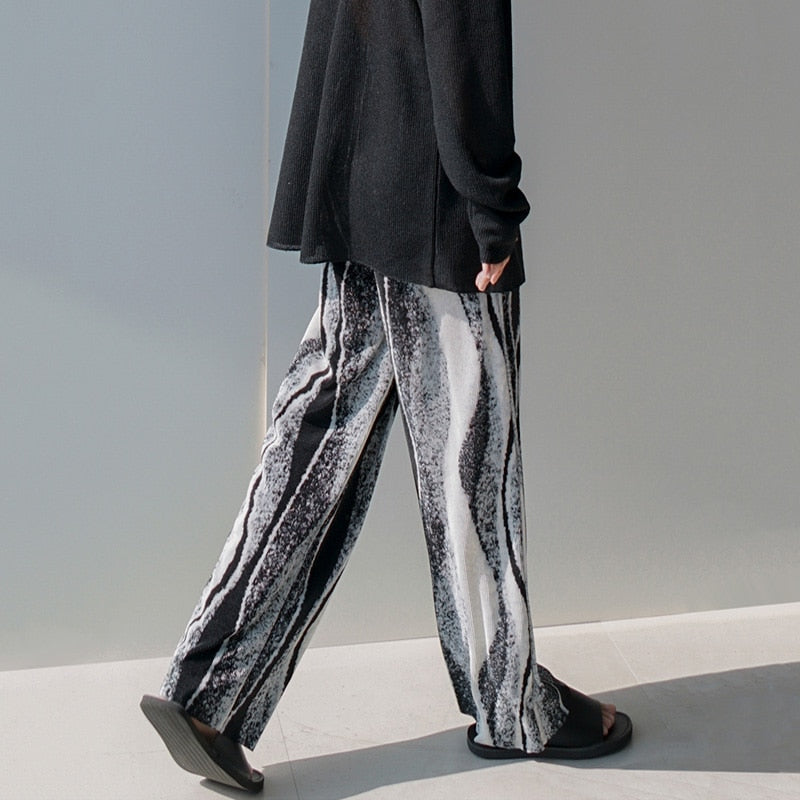 IRREGULAR PATTERN PLEATS PANTS - INTOHYPEZONE