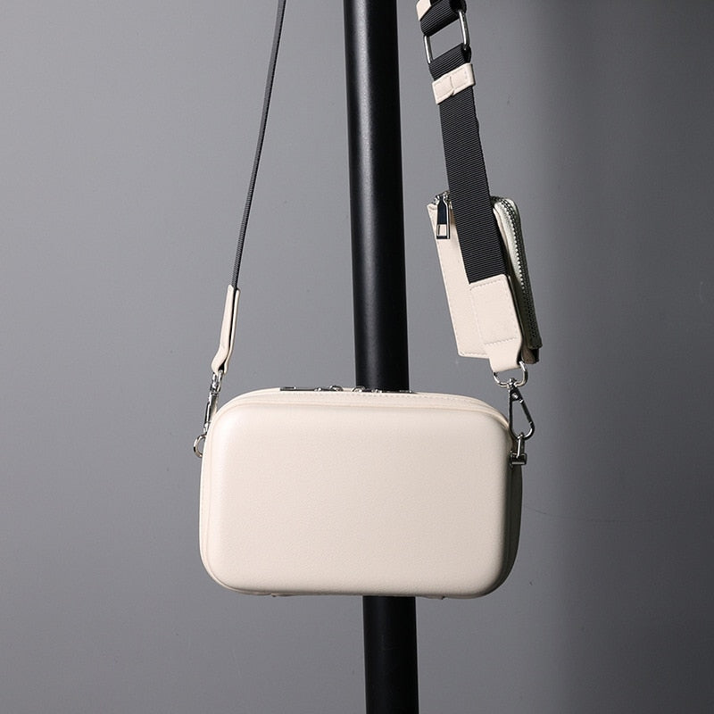 POCKET SHOULDER BAG - INTOHYPEZONE