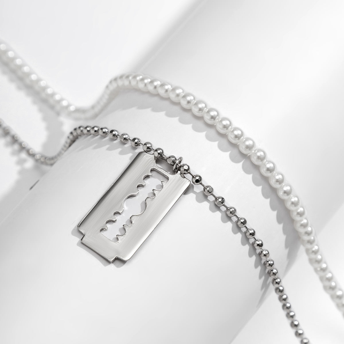CHAIN WITH BLADE PENDANT NECKLACE