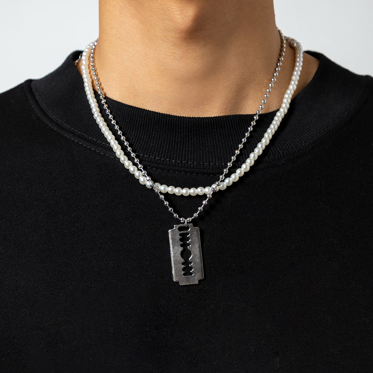 CHAIN WITH BLADE PENDANT NECKLACE