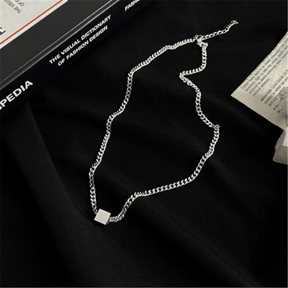 CHAIN WITH CUBE PENDANTS