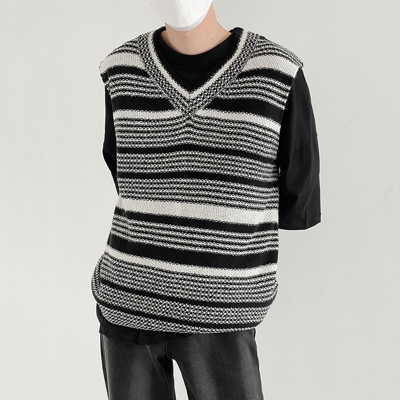 V-NECK STRIPED VEST - INTOHYPEZONE