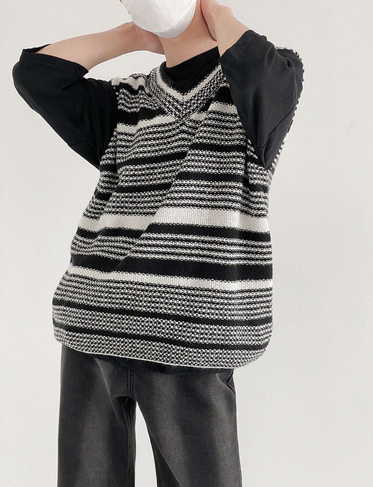 V-NECK STRIPED VEST - INTOHYPEZONE