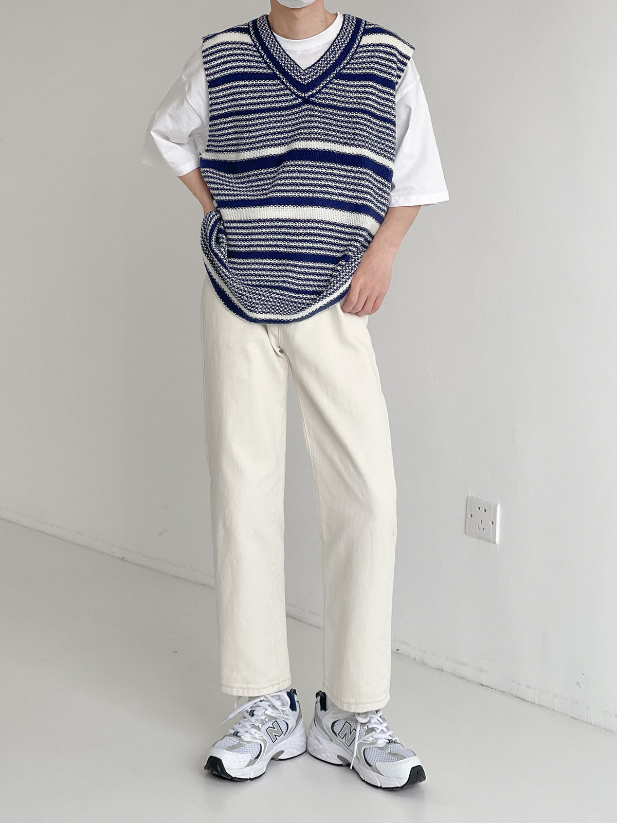 V-NECK STRIPED VEST - INTOHYPEZONE