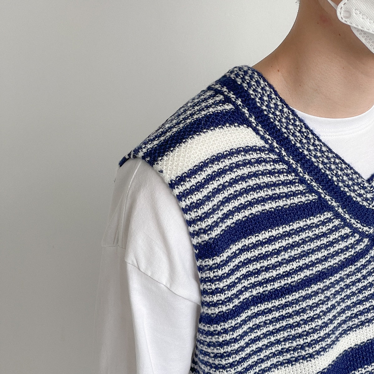 V-NECK STRIPED VEST - INTOHYPEZONE