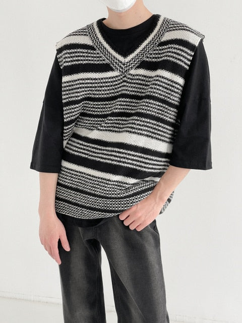 V-NECK STRIPED VEST - INTOHYPEZONE